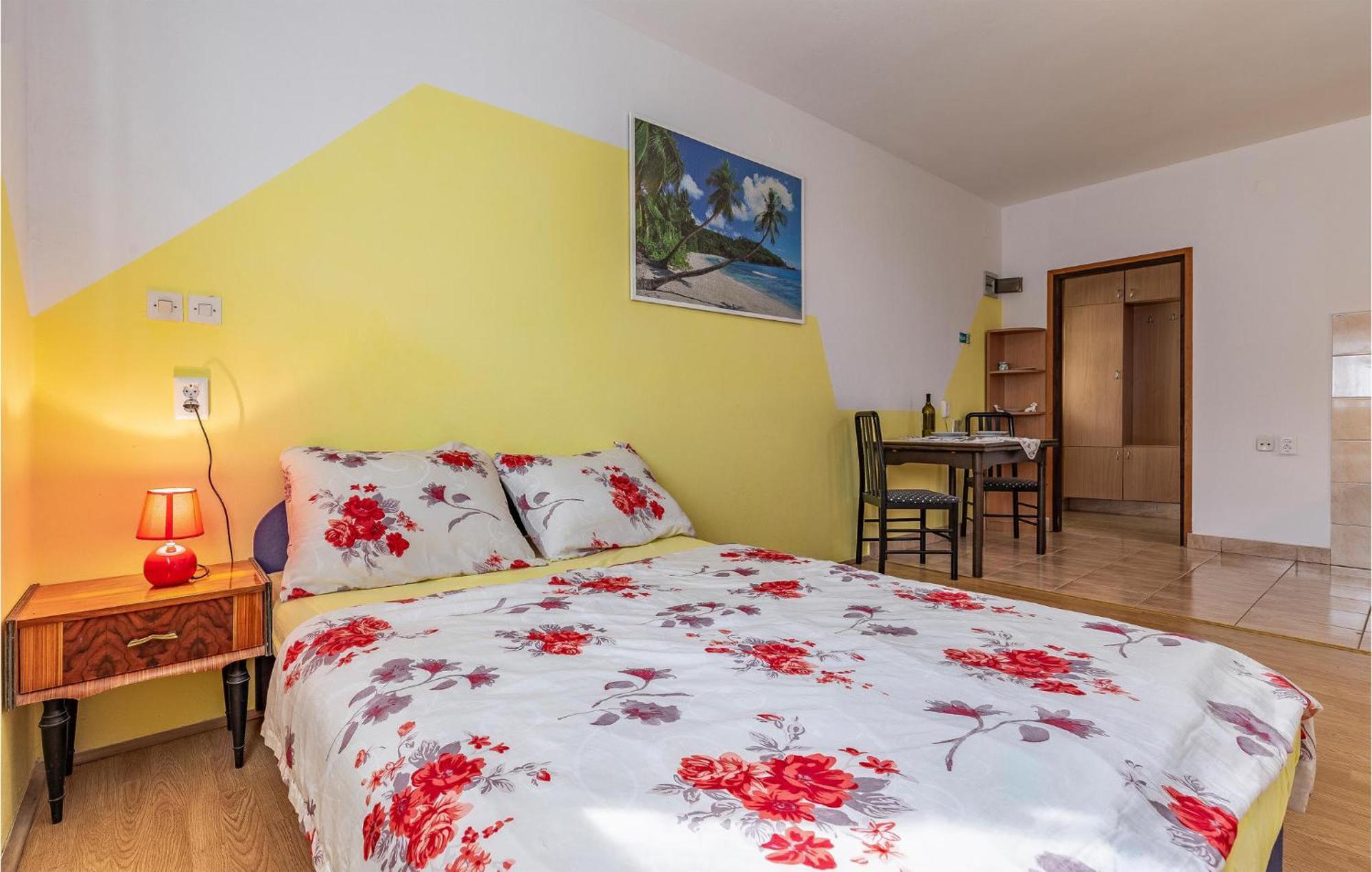 Nice Apartment In Pula With Kitchen Exterior photo