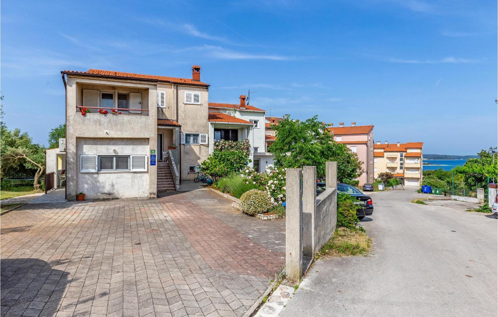 Nice Apartment In Pula With Kitchen Exterior photo