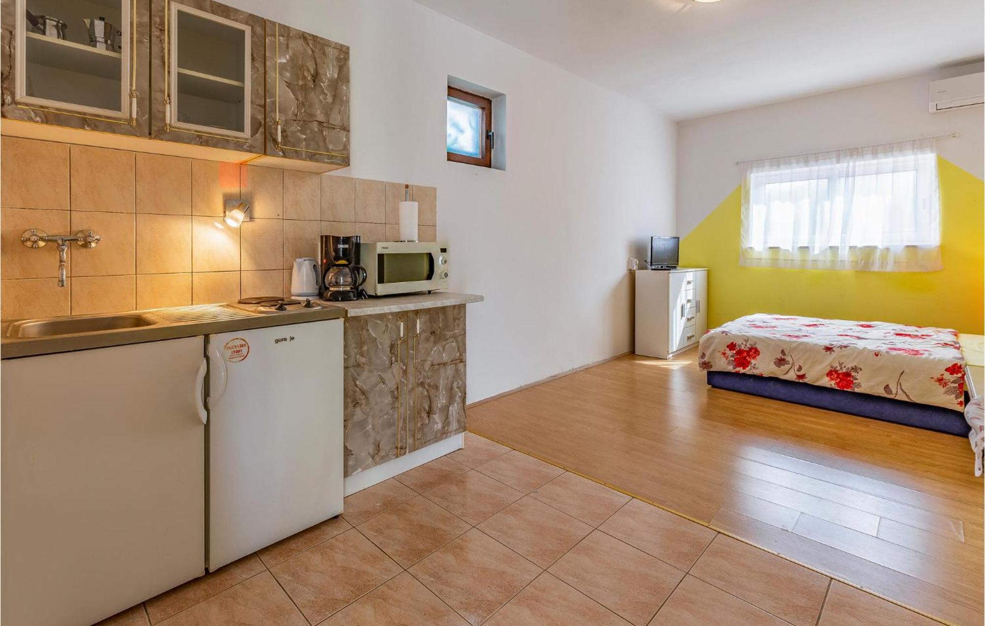 Nice Apartment In Pula With Kitchen Exterior photo