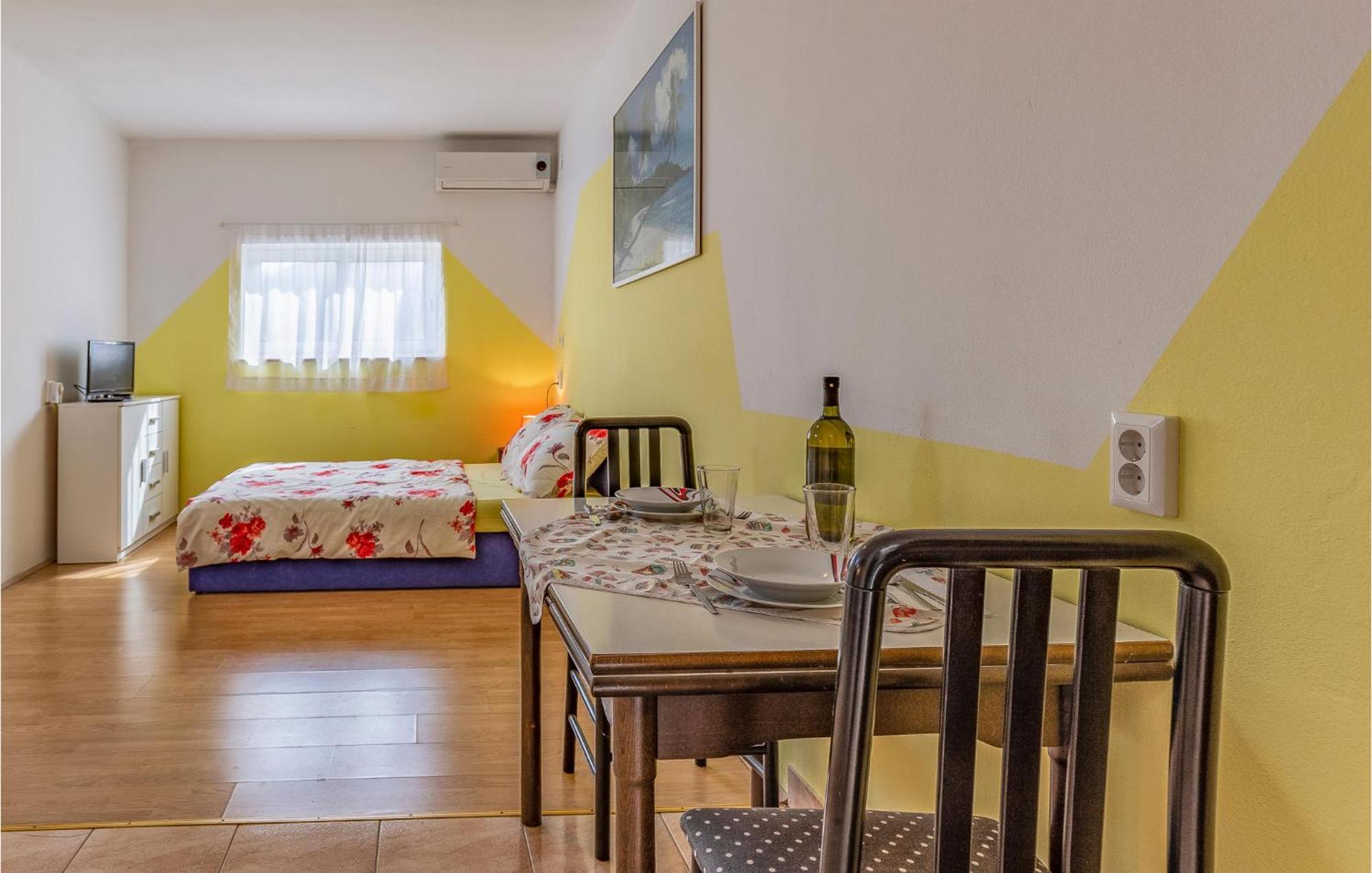 Nice Apartment In Pula With Kitchen Exterior photo