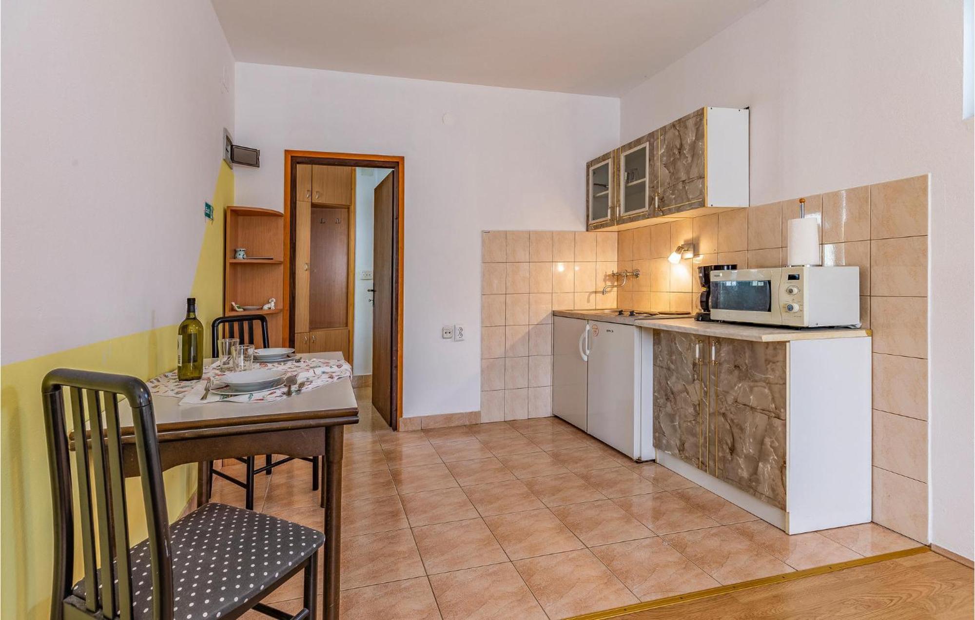 Nice Apartment In Pula With Kitchen Exterior photo